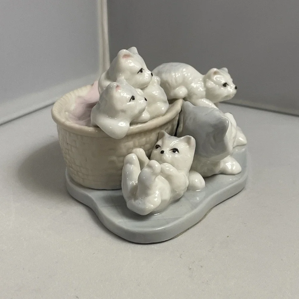 Vintage Cat & Kitten Figurine By Simson Taiwan Porcelain Play Time Grey Kitty